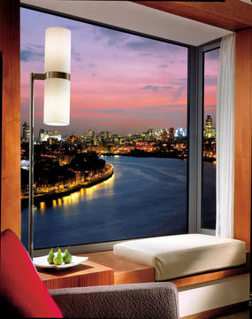 Canary Riverside Plaza Hotel