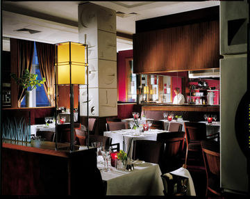 Canary Riverside Plaza Hotel