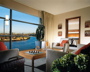 Canary Riverside Plaza Hotel