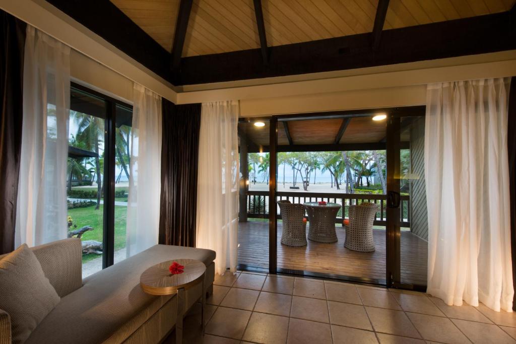 DoubleTree Resort by Hilton Hotel Fiji - Sonaisali Island