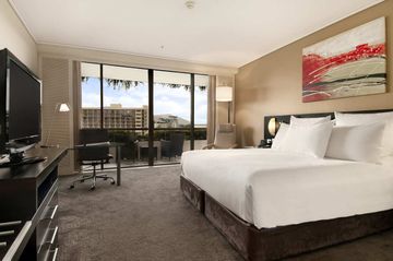 Hilton Cairns