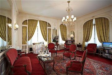 Hotel Raphael