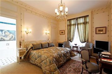 Hotel Raphael