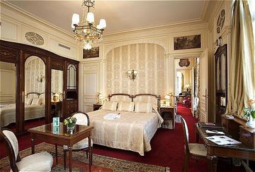 Hotel Raphael