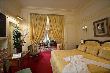 Hotel Raphael