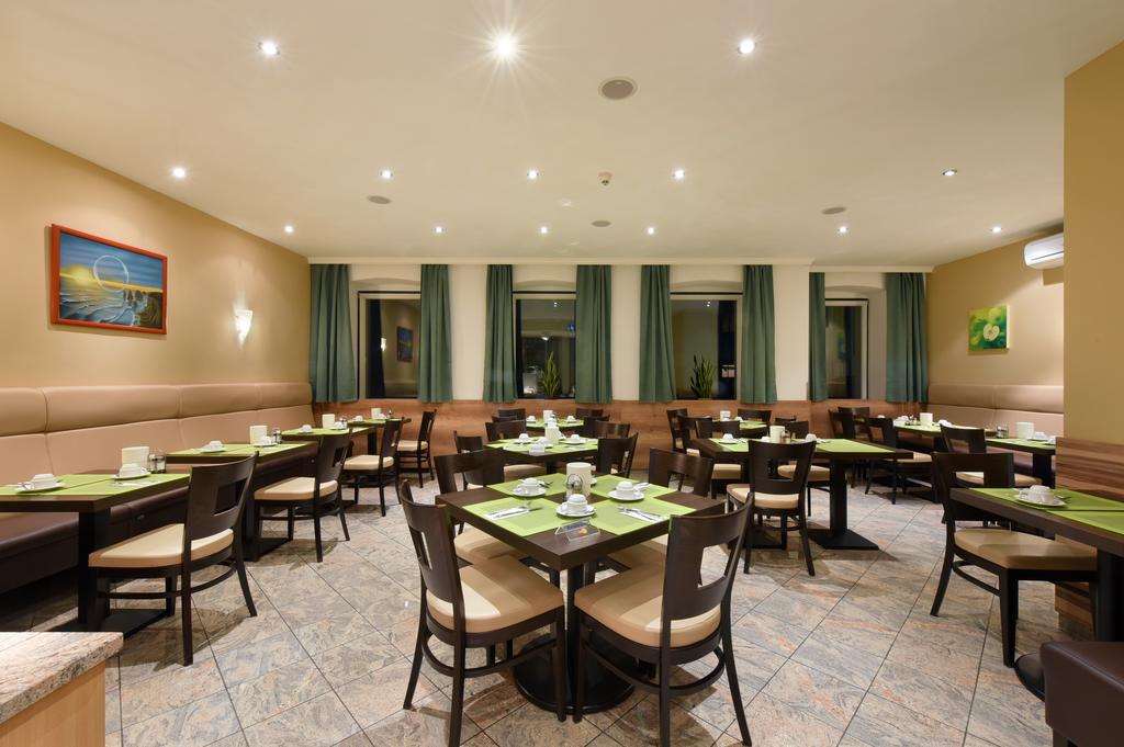 Lucia Hotel