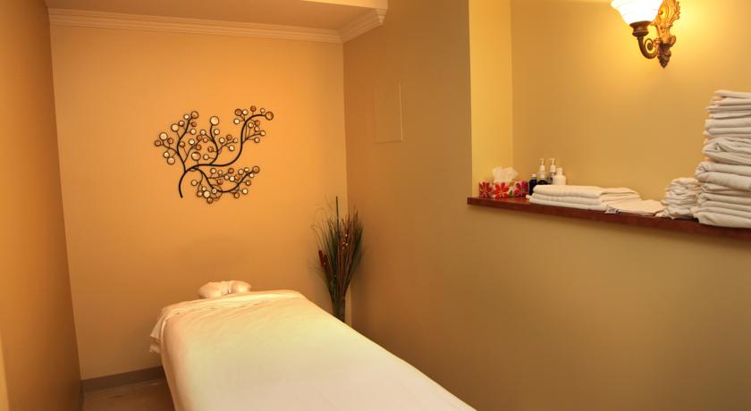 Quality Inn & Suites Brossard
