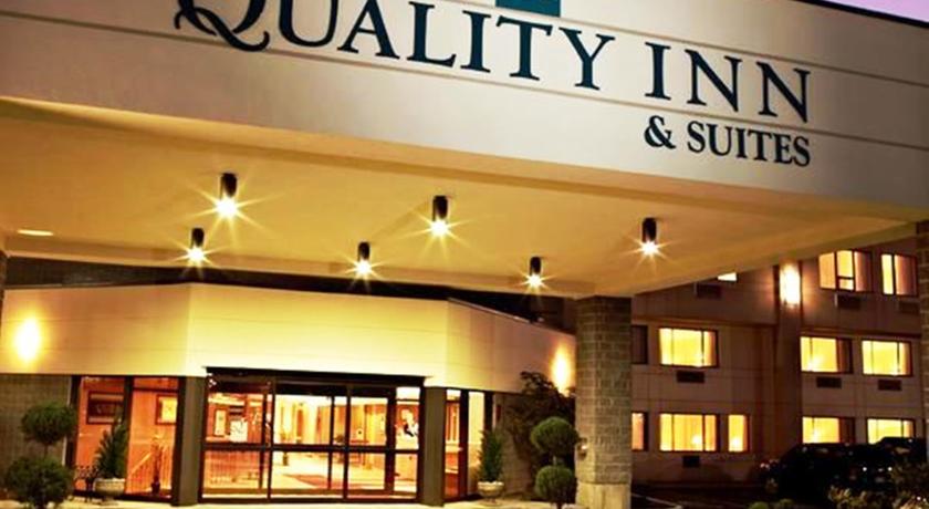 Quality Inn & Suites Brossard