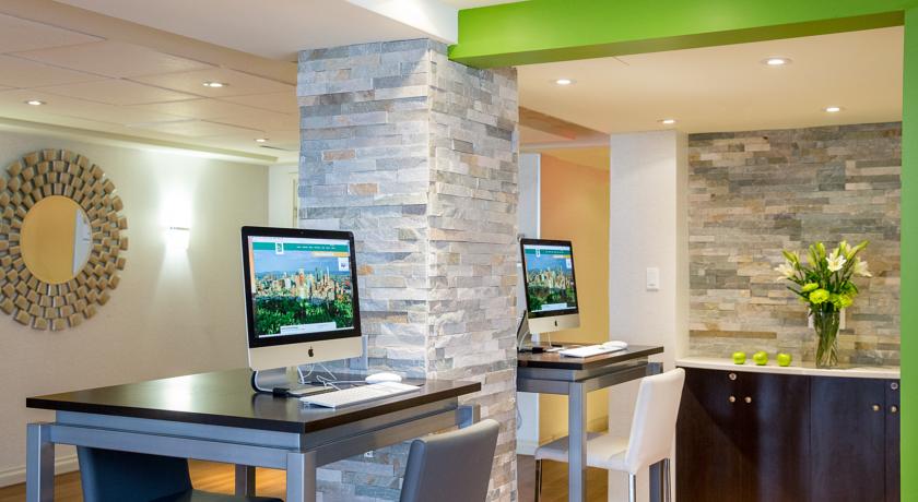 Quality Inn & Suites Brossard