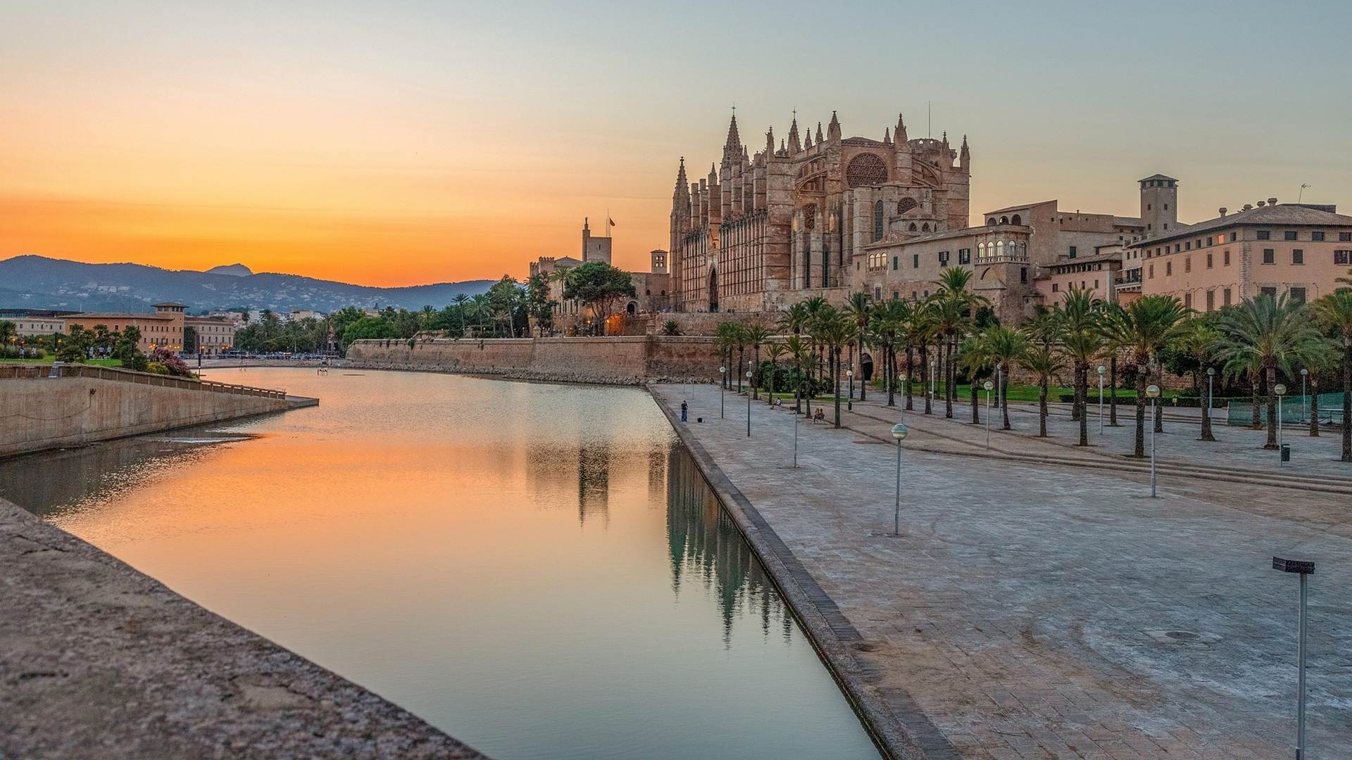 Enchanting Barcelona and Mallorca Island