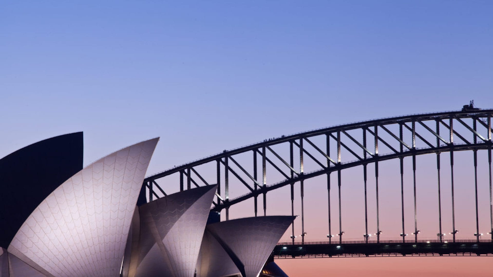 Shuttlebus Vom Flughafen Sydney Zum Park Regis Citiy Centre www.indus.travel