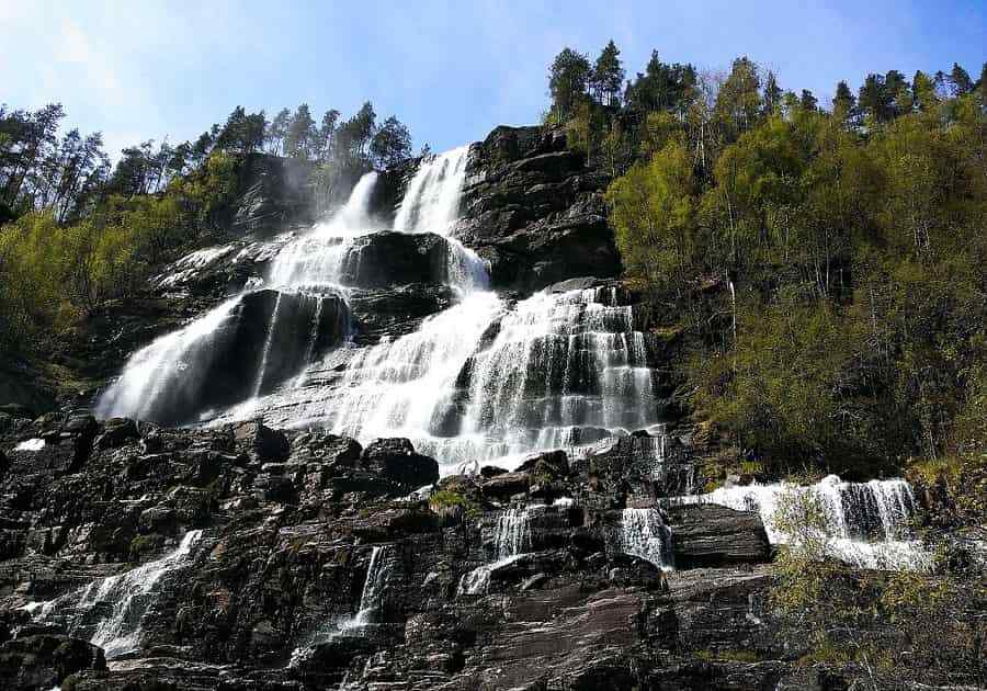 Tvindefossen waterfall