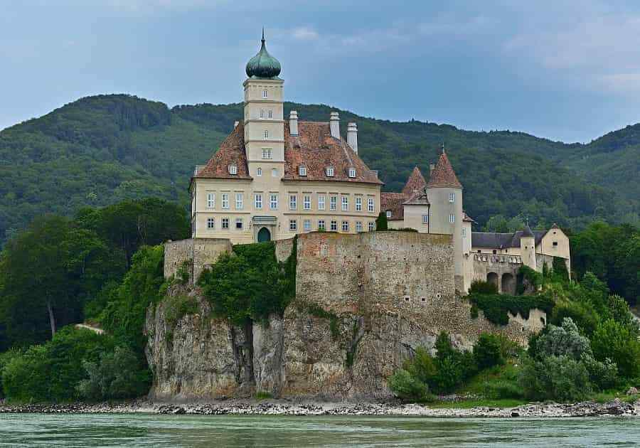 WACHAU 