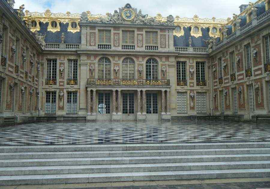 Versailles Royalty